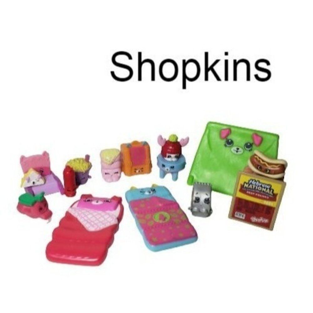 Shopkins Camping Fun Playset with 15 Assorted Authentic Shopkins Mini Figures